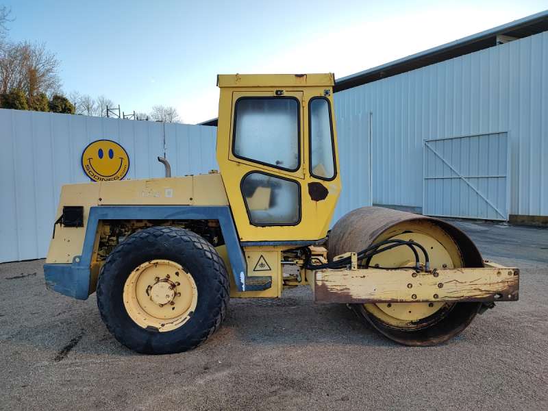 Bomag BW 172 D-2A Single Drum Vibratory Roller Pdf Parts Manual 101520600132 -> 101520600480 (00811588)